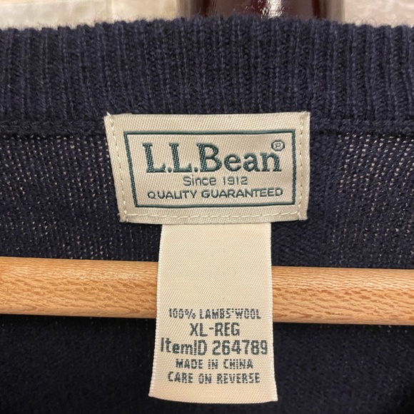 LL Bean Men’s Size X Large 100% Lambs Wool Pullover V-Neck Sweater Navy Blue - Picture 6 of 7